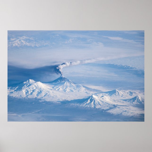 Plume Emanating from Kliuchevskoi Volcano. Poster (Framsidan)