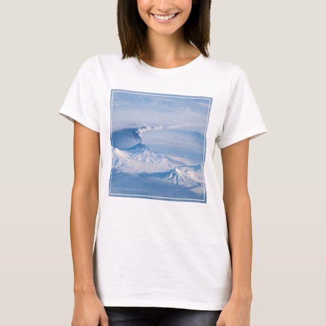 Plume Emanating from Kliuchevskoi Volcano. T Shirt (Framsida)