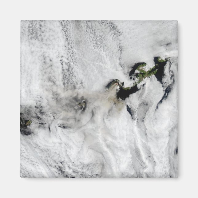 Plume from Okmok Volcano, Aleutian Islands 2 Magnet (Framsidan)