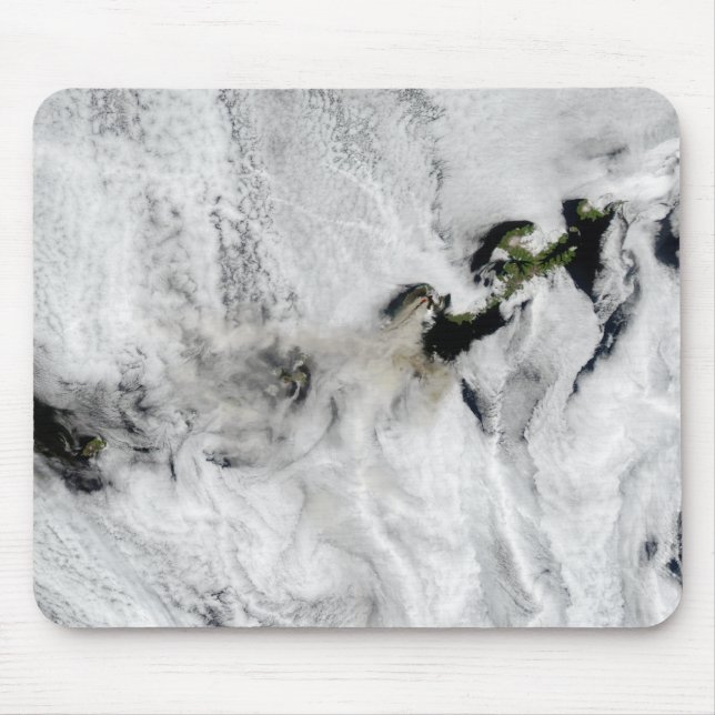 Plume from Okmok Volcano, Aleutian Islands 2 Musmatta (Framsidan)