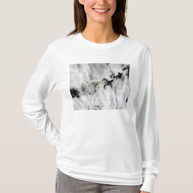 Plume from Okmok Volcano, Aleutian Islands T-shirt (Framsida)