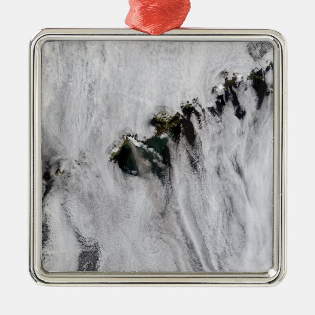 Plumer från Okmok Volcano, Aleutianöarna Julgransprydnad Metall (Framsidan)