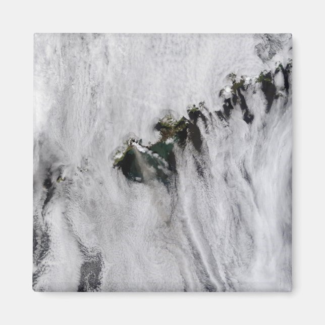 Plumer från Okmok Volcano, Aleutianöarna Magnet (Framsidan)