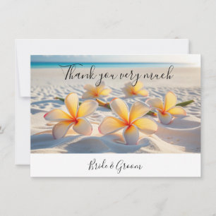 Plumeria-blomma på sand tack-kort tack kort