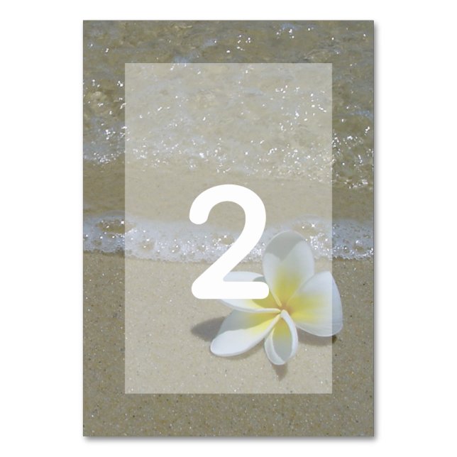 Plumeria Frangipani på Sand Bröllop Bordsnummer (Framsidan)