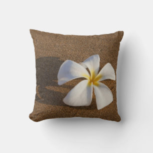 Plumeria på sandstrand, Maui, Hawaii, USA Kudde