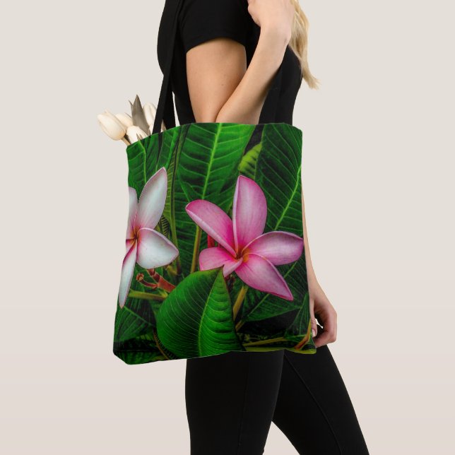 Plumerias in White and Rosa Tote Tygkasse (Närbild)