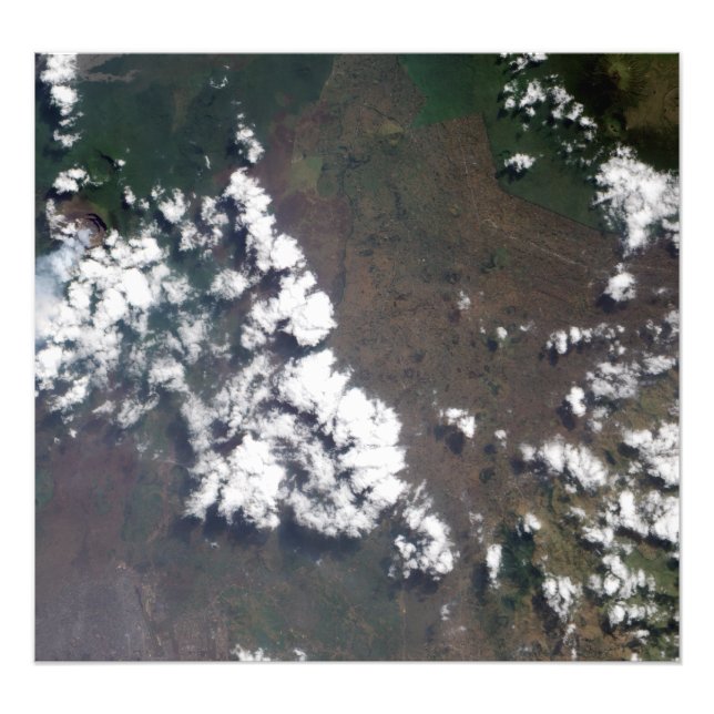 Plumökningar från Nyiragongo Volcano i Demokratisk Fototryck (Framsidan)