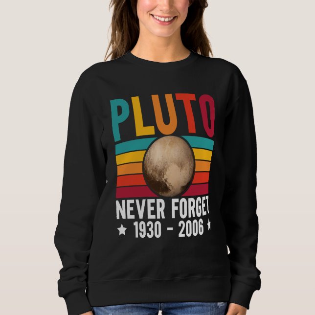 Pluto 9th Planet Never Forget Astronomy Solar Syst T Shirt (Framsida)