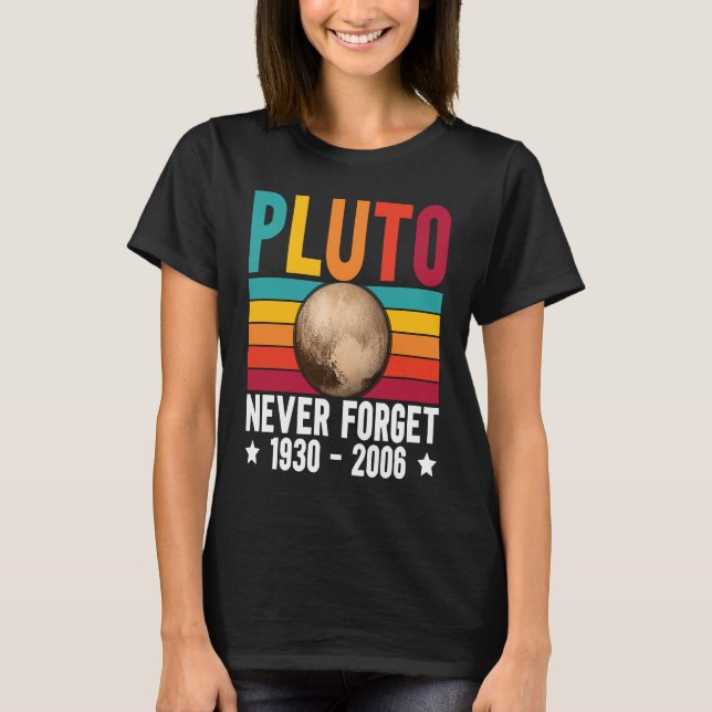 Pluto 9th Planet Never Forget Astronomy Solar Syst T Shirt (Framsida)