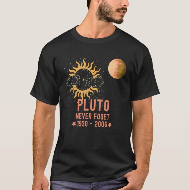 Pluto aldrig fogert planet och solen t shirt (Framsida)
