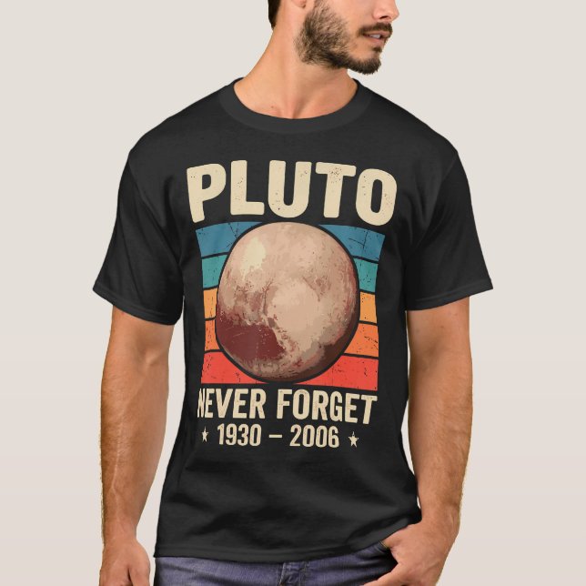 Pluto Glöm Aldrig 1930-2006 Solsystemets Planet T Shirt (Framsida)