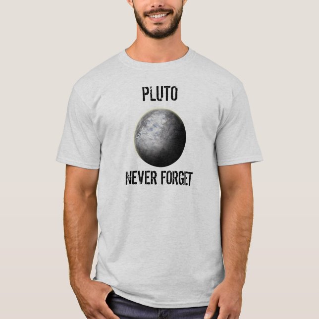 Pluto.  Glöm aldrig Tee Shirt (Framsida)