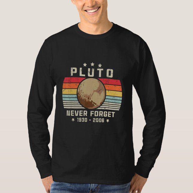 Pluto Never Forget  Retro Space Science T Shirt (Framsida)