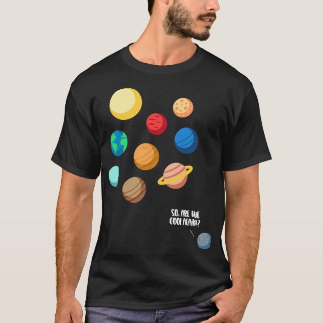 Pluto Planet Solar System.. Är vi Coola igen Nev? T Shirt (Framsida)