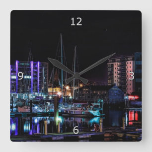 Plymouth Barbican by Night Fyrkantig Klocka