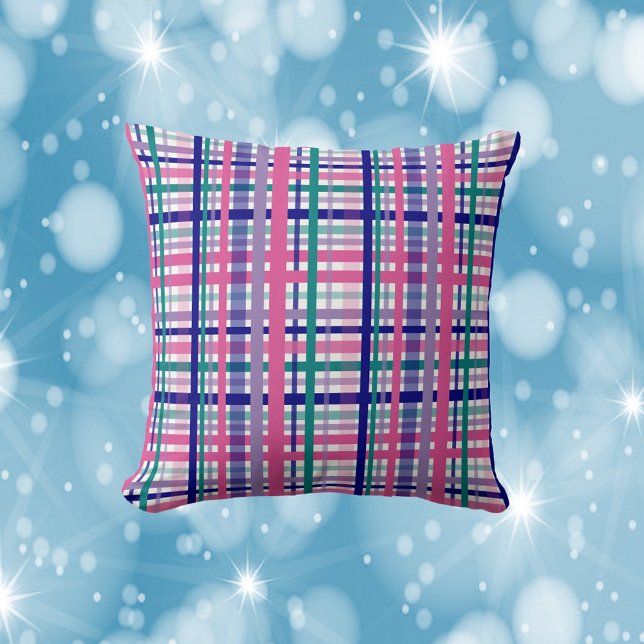 PMönster Teal Lila Navy Blue Berry Rosa Kudde (A throw pillow with a purple, teal, pink and blue plaid pattern.)