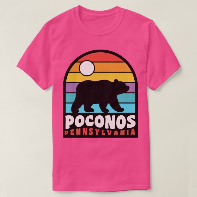 Poconos Pennsylvania Pocono Mountains Bear Badge T Shirt (Design framsida)