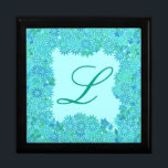 Poinsettia utandning med Monogram, turkos Smyckeskrin<br><div class="desc">Turquise/peacock och aqua Poinsettia blommor och holly ram per anpassade monogram.</div>