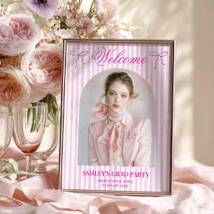 Pojkaktigt snyggt rosa randigt fotoexamen välkomst poster