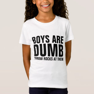 POJKAR ÄR DUMMA, KASTSTENAR PÅ DEM T-tröja T Shirt