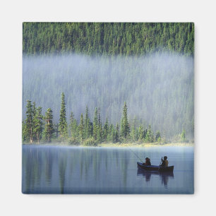 Pojkar fiskar på Waterfowl Lake, Banff National Magnet
