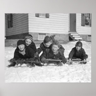 Pojkar sleder, 1936. Gammalt foto Poster