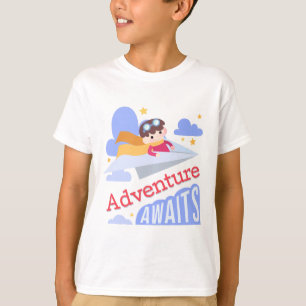 Pojkar som flyger Pappert flygplan i Äventyr vänta T Shirt