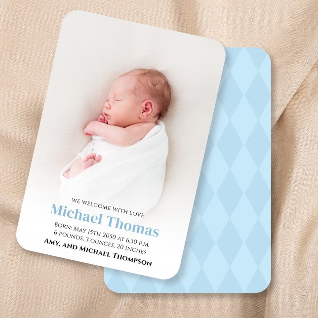 Pojke Birth Photo Anpassningsbar Blue (Blue baby birth announcement with blue herringbone pattern.)