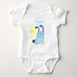 Pojke bodykosti med söt bunny t shirt