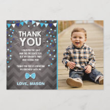 Pojke en marinblåa Bowtie för födelsedagtackkort