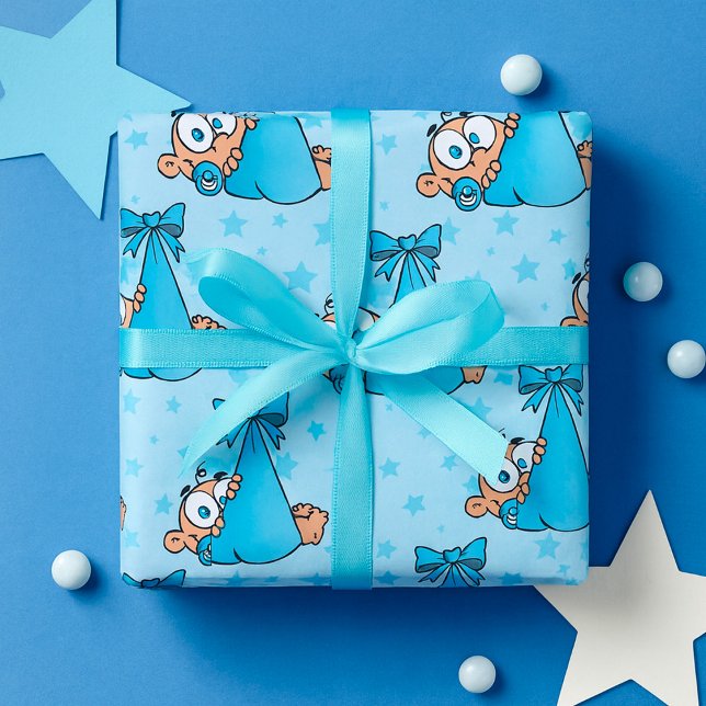 Pojke med Nappar i ett Sling Presentpapper (Skapare uppladdad)