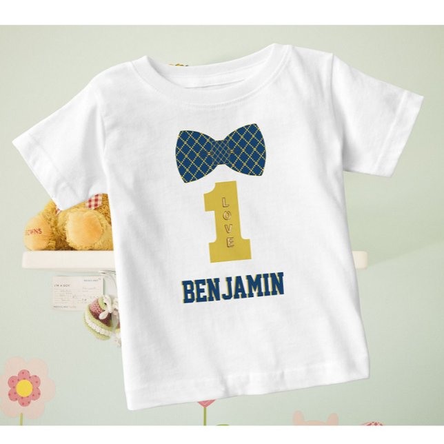 Pojke Namn - en Kärlek Bow Tie Blue T Shirt (Skapare uppladdad)