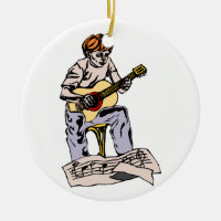 Pojke som leker den akustiska gitarren med notblad