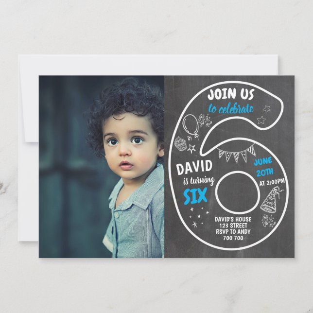 Pojken 6e födelsedagskalkboard med fotonummer Blue Inbjudningar (Framsida)