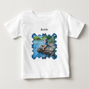 Pojken fiskar i floden. t shirt