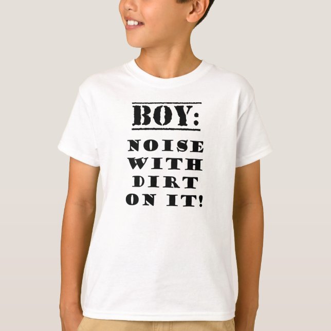 Pojken - stoja med smuts på den t-shirt (Framsida)
