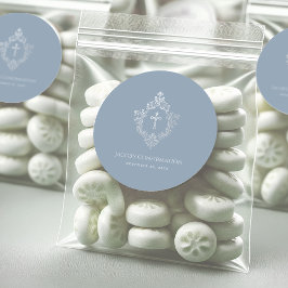 Pojkens doppresent Dusty Blue Religiöst Kors Kröni Runt Klistermärke