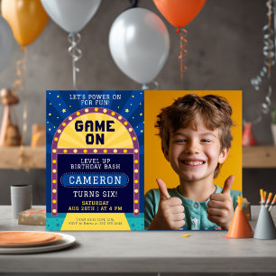 Pojkens spel på Födelsedagsfesten med foto Inbjudningar
