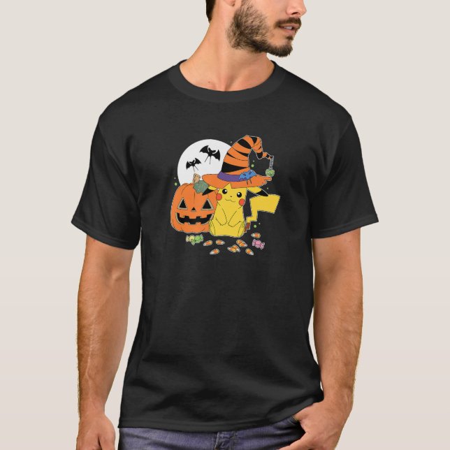 Pok mon Witch Pikachu With Candy Premium T Shirt (Framsida)