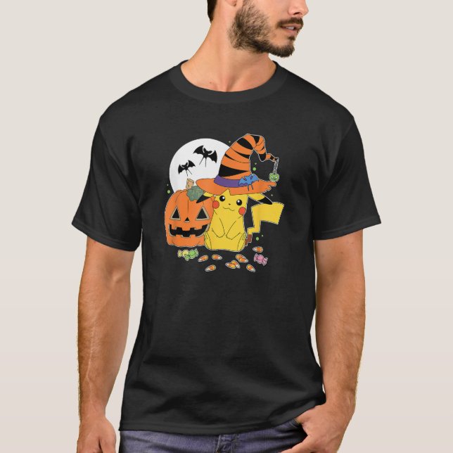Pok mon Witch Pikachu With Candy T Shirt (Framsida)