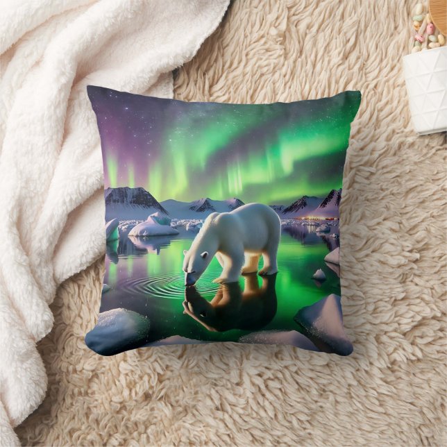 Polar Bear Drinking Water Under Aurora Borealis Kudde (Filt)