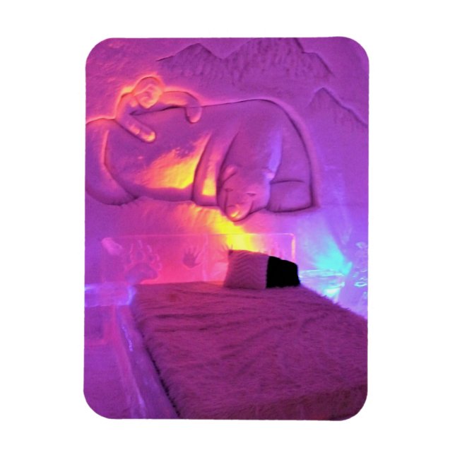 Polar Bear Room at Hotel de Glace, Quebec, Kanada Magnet (Vertikal)