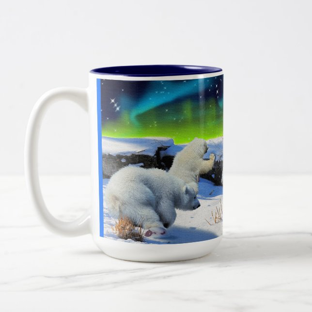 Polar Bear Unge spelar i Snö Fantasy Art Mugg (Vänster)