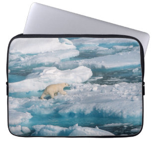 Polar björn som går på havet laptop fodral