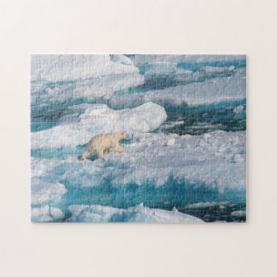 Polar björn som går på havet pussel