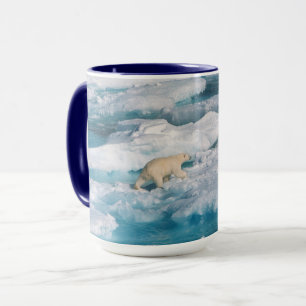 Polar Björn som går på sjön Mugg