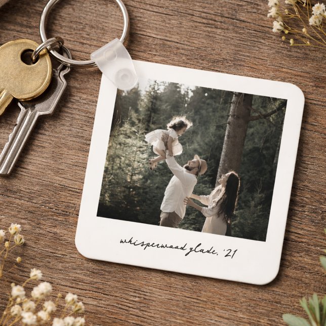 Polaroid-foto Nyckelring | Anpassad Vintage Retrok (Turn a favorite photo into a vintage inspired keychain with a timeless Polaroid look)