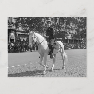 Policeman on White Horse, 1921 Vykort