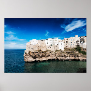 Polignano a Mare-hus på en klippa i Apulien Poster